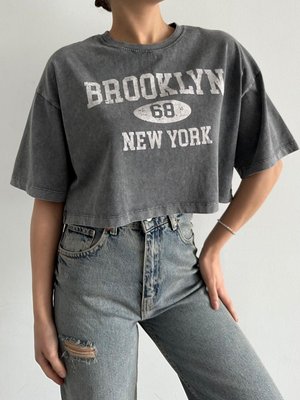 Укорочена футболка з написами "Бруклін" та "Нью Йорк" S-L RX 08004 фото